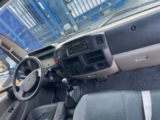Camion con plataforma nissan  NT400 Cabstar