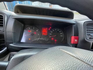 Camion con plataforma nissan  NT400 Cabstar