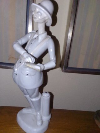Figura de porcelana blanca
