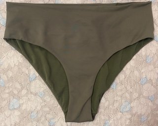 Costume due pezzi verde taglia M