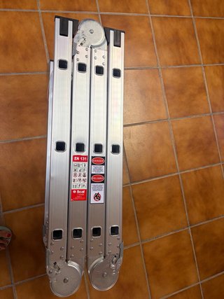 Escalera Plegable telescópica 4m Aluminio. Nueva.