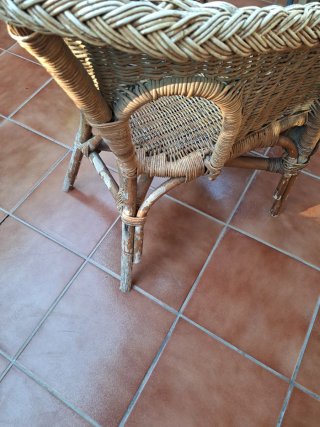 Silla de mimbre y madera