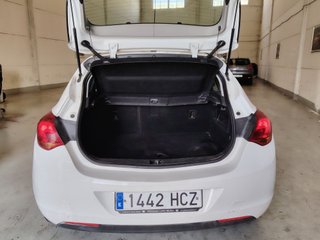 Opel Astra 2011