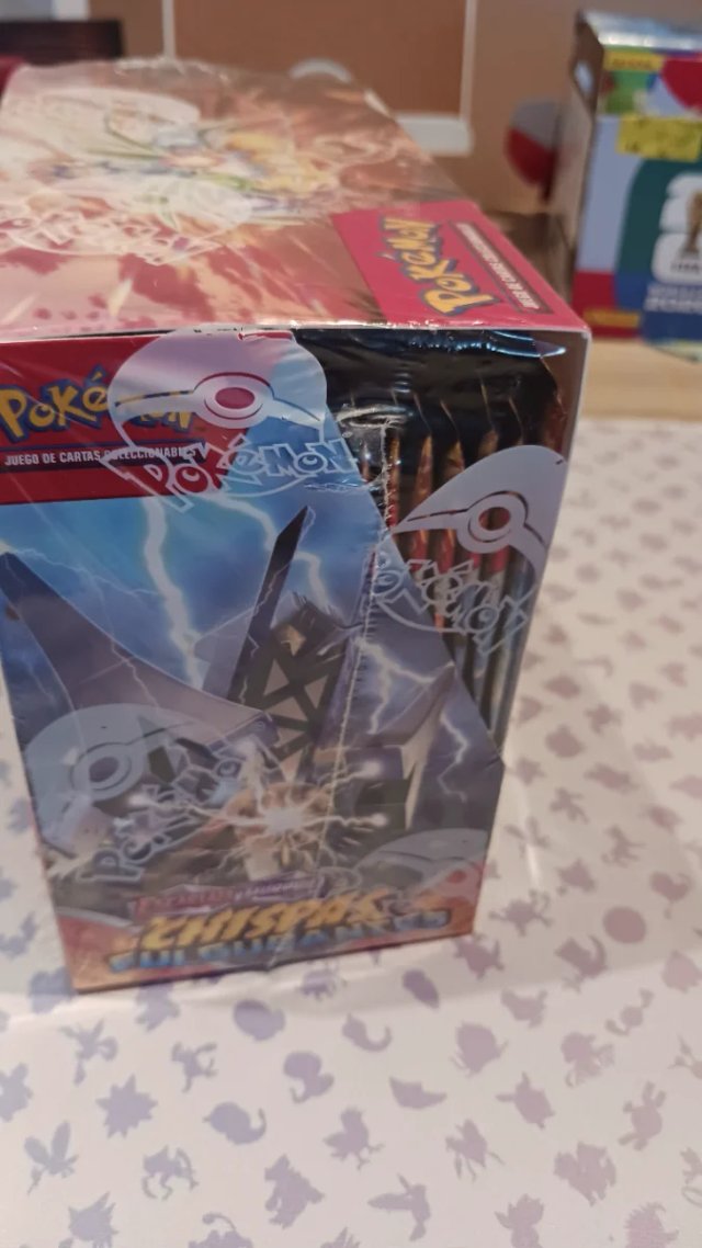 Pokémon Chispas Fulgurantes Caja