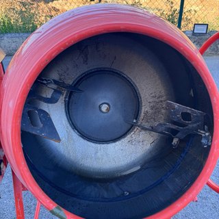 Hormigonera 100L 700W