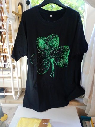 Maglietta uomo con trifoglio verde