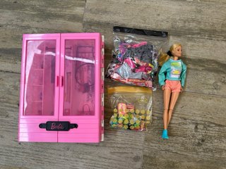Armario Barbie con Muñeca y Accesorios