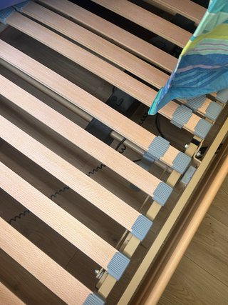 Cama geriátrica de madera