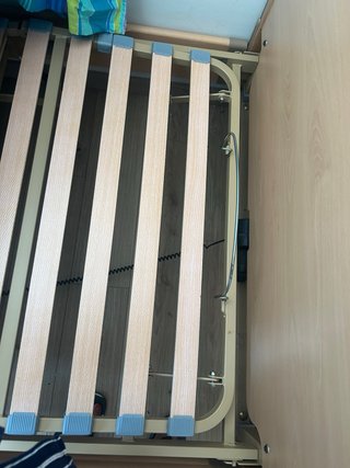 Cama geriátrica de madera