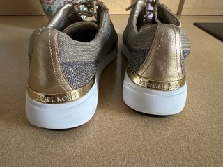 Zapatillas Michael Kors Doradas y Plateadas