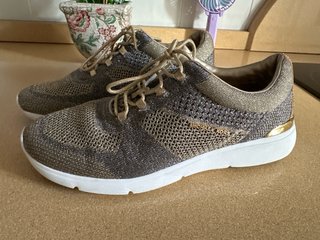 Zapatillas Michael Kors Doradas y Plateadas
