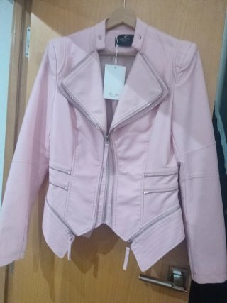 Cazadora polipiel rosa