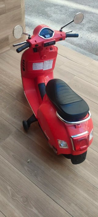Moto Eléctrica Infantil Vespa Roja