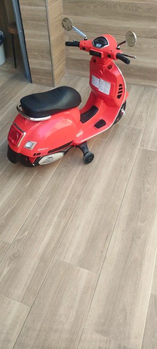 Moto Eléctrica Infantil Vespa Roja