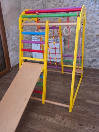 Gimnasio infantil de madera