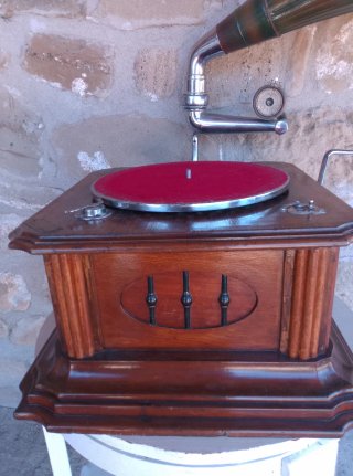 Gramófono/Gramola Antigua