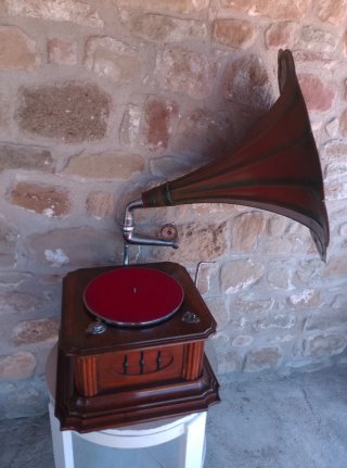 Gramófono/Gramola Antigua