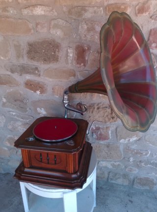 Gramófono/Gramola Antigua