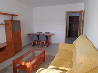 Se alquila piso en zona piringalla