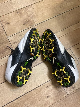 Nike: Zapatos de golf blancos y negros