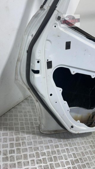 PUERTA TRASERA IZQUIERDA Ford Kuga (CBV)(2008->)