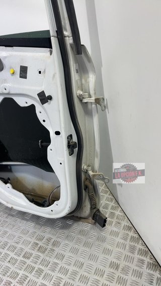 PUERTA TRASERA IZQUIERDA Ford Kuga (CBV)(2008->)