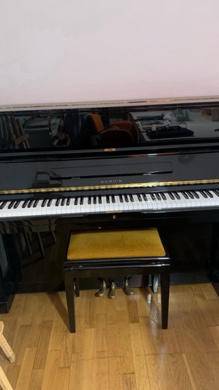 Piano de pared Samick + banqueta