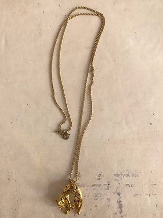 Collana con ciondolo a forma di leopardo