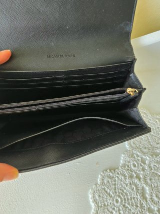 Billetera Michael Kors Negra y Dorada