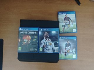 PS4 + FIFA 15, 16, 18 y Minecraft