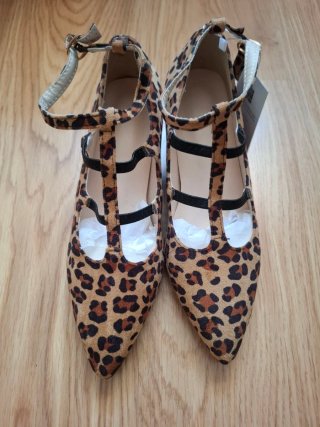 Zapatos tacón leopardo tiras negras