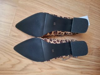 Zapatos tacón leopardo tiras negras