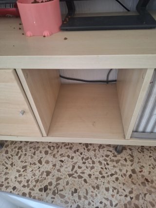 Mueble de madera con puertas y almacenaje