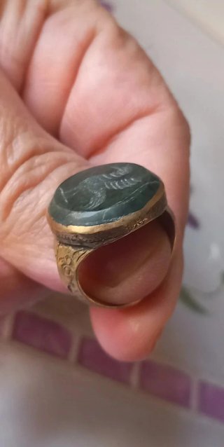 Anello sigillo antico uccello intagliato