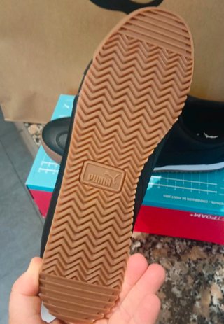 Zapatillas Puma Turino Negras y Doradas