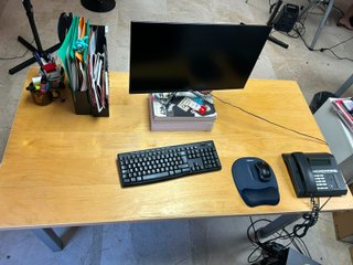 2 scrivanie da ufficio in legno con gambe in metallo