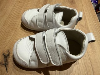 Zapatillas blancas de bebé talla 21