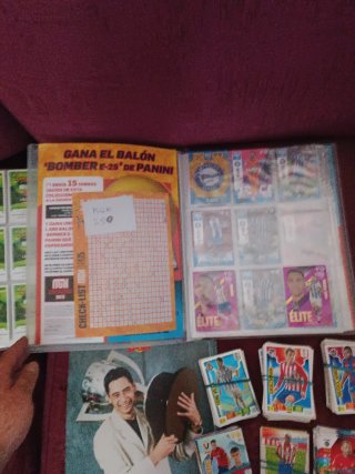 Lote Álbumes Adrenalyn Panini + regalo