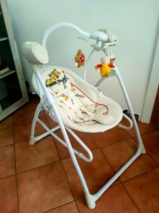 Dondolo elettrico per neonati Foppapedretti.