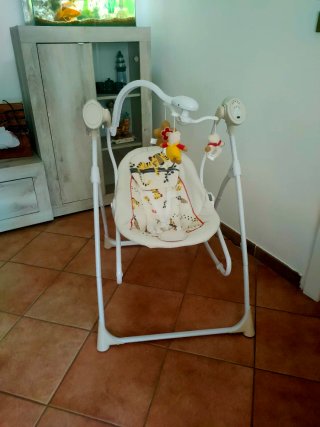 Dondolo elettrico per neonati Foppapedretti.