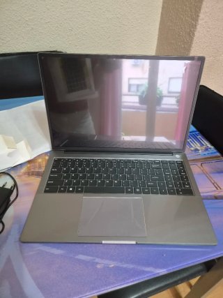 Portátil 16 16GB RAM 512GB SSD Gris