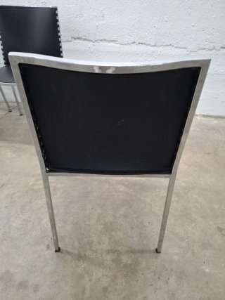Oferta Juego de 4 sillas negras y plateadas 4€
