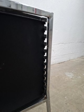 Oferta Juego de 4 sillas negras y plateadas 4€