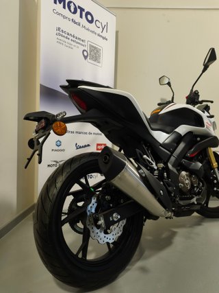 QJ Motor SRK 125S Blanca