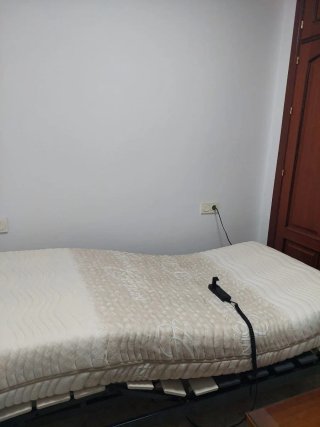 Cama articulada terapéutica