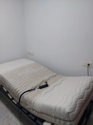 Cama articulada terapéutica