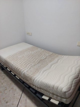 Cama articulada terapéutica