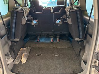 Nissan NV200 pequeña furgoneta 7 plazas