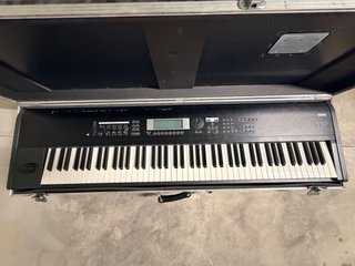 Teclado Korg TR 88 teclas + Flight Case