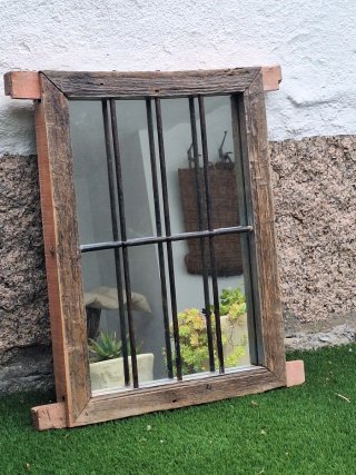 URGE VTA Ventana antigua  con espejo VIGO